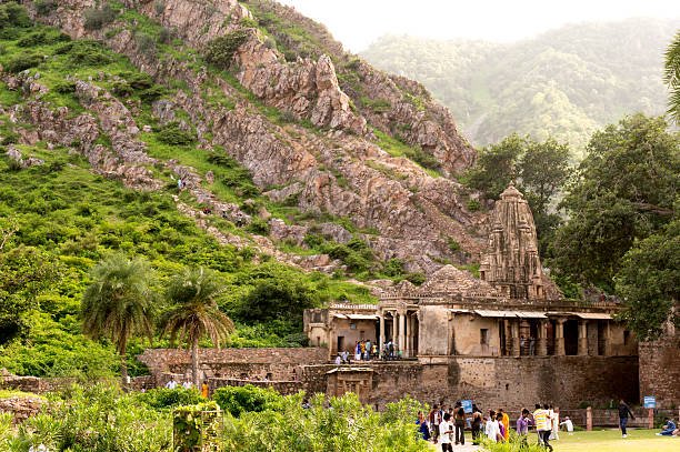 Is Bhangarh Near a Forest? Understanding the Surroundings